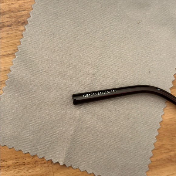 Gucci Sunglasses - Picture 7 of 7